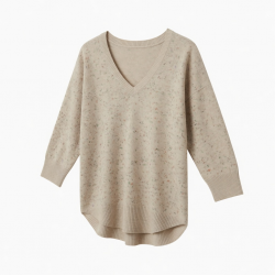 Three-quarter-sleeve V-neck Printed Knit Top with a Curved Hem