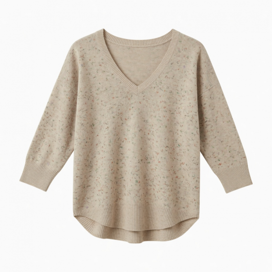 Three-quarter-sleeve V-neck Printed Knit Top with a Curved Hem